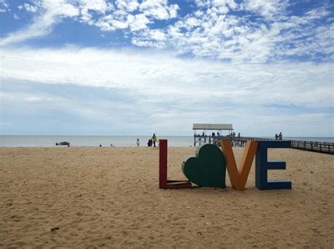 Pantai Terindah Di Kalimantan Pesonanya Gak Main Main Saluran