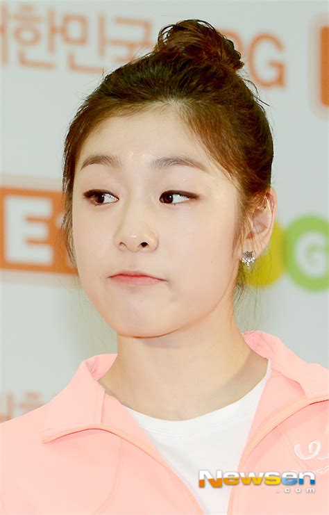 포토엔 김연아 ‘아기피부가 따로없네~ 손에 잡히는 뉴스 눈에 보이는 뉴스 뉴스엔