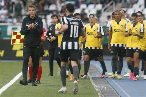 Em Jogo Espetacular De Sauer Botafogo Goleia O Coritiba No Nilton Santos