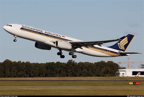 V Stm Singapore Airlines Airbus A Photo By Victor Pody Id