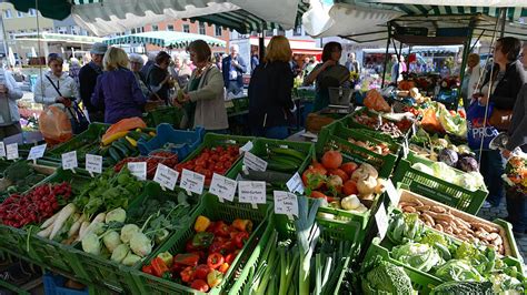 Ab April Gr Ner Markt Auf Dem Parkplatz Des Zeiler Outlets