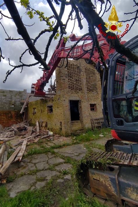 Crolla Il Tetto Di Un Edificio A Varmo