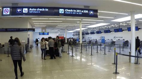 Personas Sin Techo Se Refugian En El Aeroparque