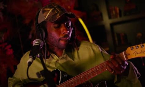 Blood Orange Plays A Lovely Solo Jewelry On Black Power Live