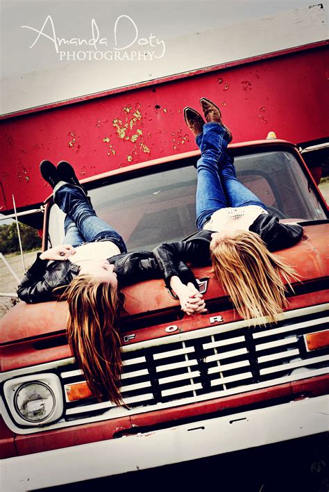 25 Super Fun Best Friend Photography Ideas To Put Into Execution