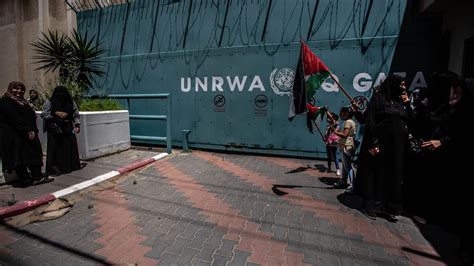 Decenas De Muertos En Un Bombardeo Israelí Sobre Una Escuela De La Onu En Gaza