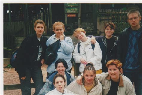 Photo de classe 2nde année coiffure à DISNEY de 2000 Delphine Gay Copains d avant