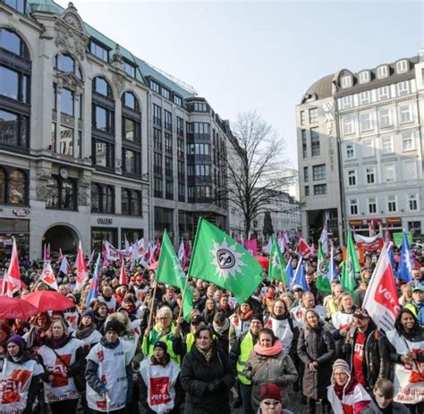 Öffentlichen Dienst Rund 400 Lehrer beteiligen an sich an Warnstreik