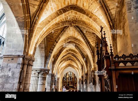 Interior of St. James Church in Reims, France Stock Photo - Alamy