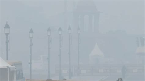 Thick Layer Of Smog Shadows Delhi As Aqi Remains In Severe Category How Does Bad Air Affect