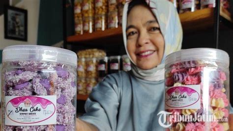 Geliat Wanita Asal Blitar Jualan Roti Mawar Sejak 1988 Suguhan Jadul