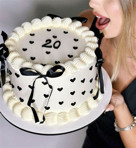 Bolo Preto E Branco La Os In Cute Birthday Cakes Pretty