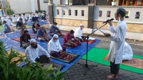 Suasana Warga Semarang Gelar Salat Id Di Tengah Pandemi Covid