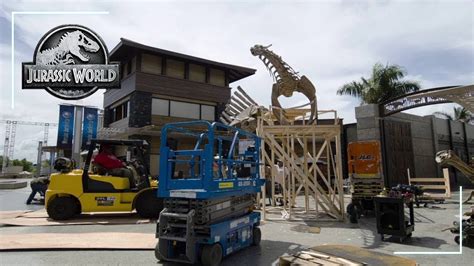 Building The Spinosaurus Skeleton Time Lapse Behind The Scenes Jurassic World Youtube