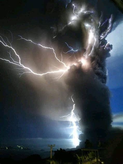 Taal Volcano Eruption Lightning