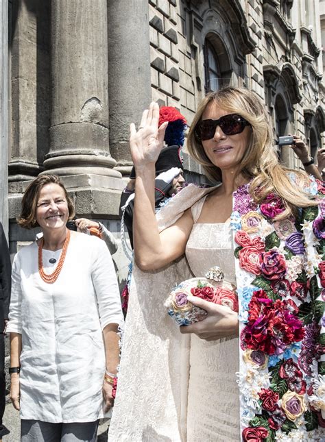 G Taormina Il Soprabito Di Melania Rende Omaggio Ai Fiori Della