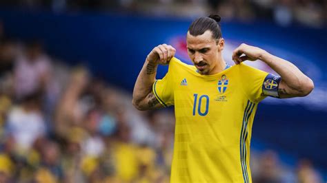 Aos Anos Ibrahimovic Est De Volta Sele O Sueca E T Cnico Elogia