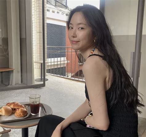 Apink S Son Naeun Shows Off Her Stunning Bare Faced Visuals In Newest