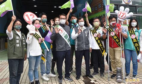 鄭運鵬、鄭文燦南桃園車掃籲出門投票 他拄著枴杖拜票受矚目 政治 自由時報電子報