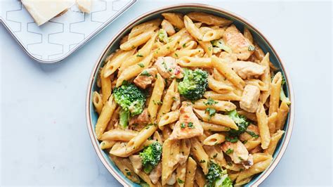 Simple One-Skillet Chicken Alfredo Pasta Recipe | Epicurious