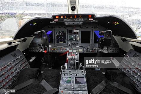 Learjet 60 Photos and Premium High Res Pictures - Getty Images