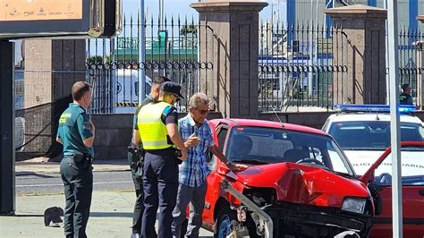 Pierde El Control Del Coche En La Rotonda De Bel N Mar A Canarias