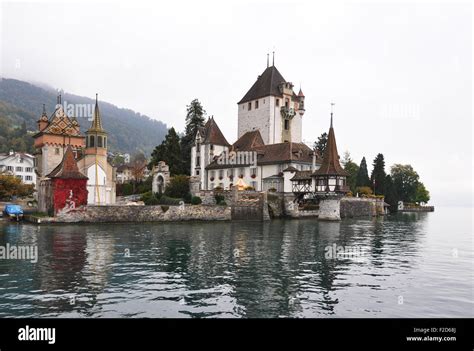 Oberhofen Castle On Lake Thun Banque De Photographies Et Dimages