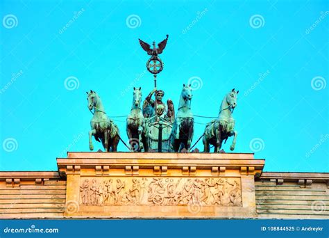 Quadriga on Top of the Brandenburger Tor Stock Image - Image of berlin ...