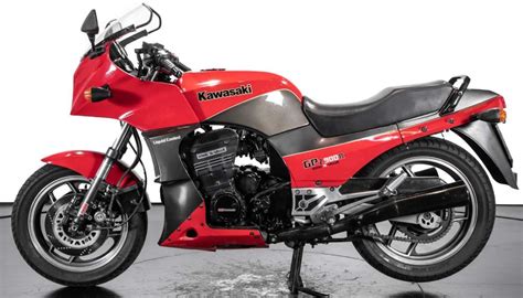 Kawasaki GPZ 900R Il Grande Ritorno Della Moto Di Top Gun