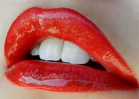 2 Layers Fly Girl Crimson Topped With Gold Glitter Gloss Lipsense