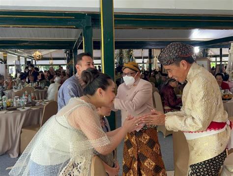 5 Potret Nagita Slavina Pakai Baju Yang Disebut Saltum Di Pernikahan