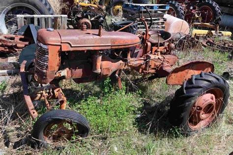 Farmall Model B Tractor - Davies Auction Service LLC