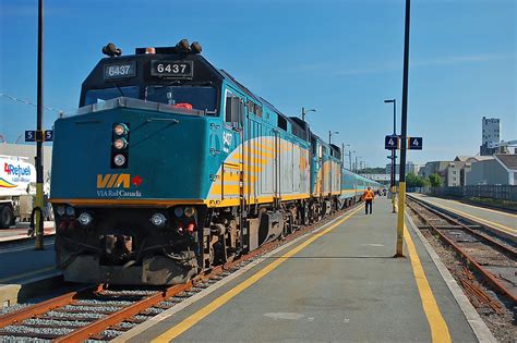 Railpictures.ca - Hiawatha Pete Photo: VIA Rail’s 17-car ‘Ocean Limited ...