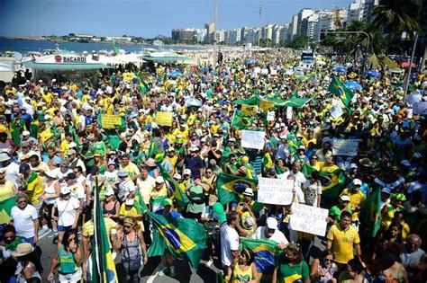 Protestos contra o governo de Dilma reúnem 700 mil manifestantes em 24