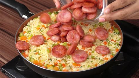 Arroz con salchicha como nunca lo habías visto hecho en una sola