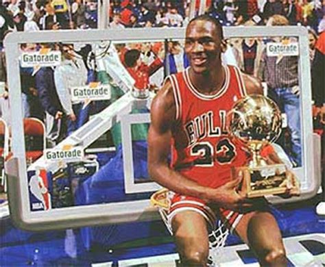 Michael Jordan Wins His First Dunk Contest - SneakerNews.com