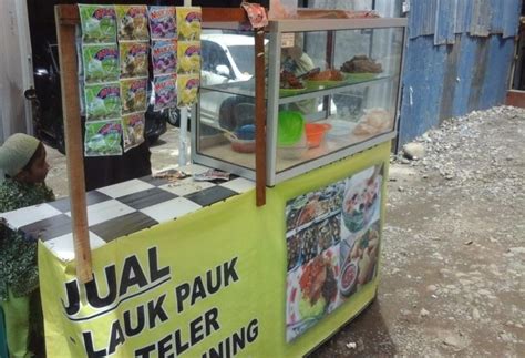 PERANAN PEDAGANG KAKI LIMA DALAM MENANGGULANGI TINGKAT PENGANGGURAN