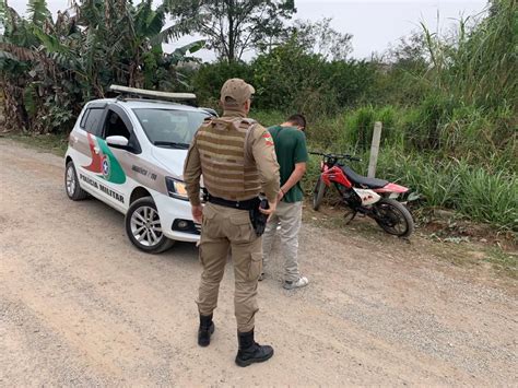 Pol Cia Militar Apreende Moto Adulterada Na Posse De Adolescente De