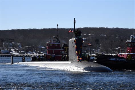 DVIDS - Images - USS California returns from deployment [Image 6 of 8]