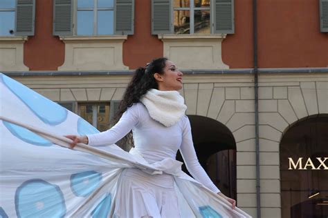 Coriandoli E Sorrisi Per Il Marted Grasso In Centro A Reggio Emilia