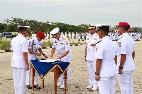 PRAJURIT YONMARHANLAN XII DAN LANTAMAL XII IKUTI UPACARA SERTIJAB