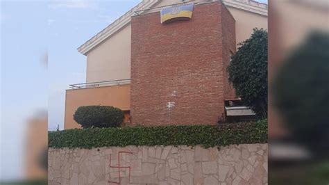 Pintada nazi en la casa de una familia de Vinaròs por tener colgada una