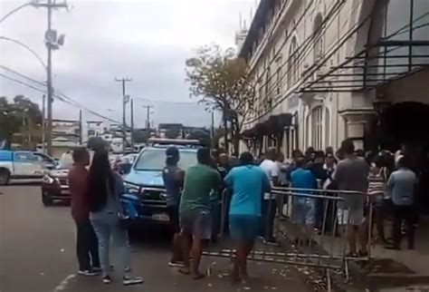 Torcedores protestam em São Januário por falta de ingressosJogada 10