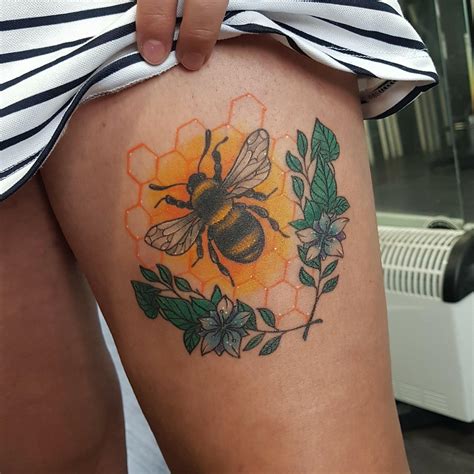 My Bee Tattoo By Lauren Hodgson At Evolve Tattoos Lancaster England Uk Tattoos