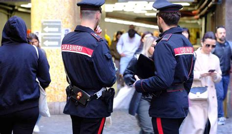 Roma Passeggero Si Rifiuta Di Scendere Al Capolinea Della Metro