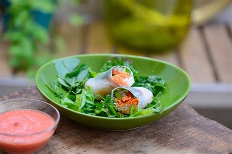 Rouleaux de printemps aux légumes sauce tomate crue Le Vitaliseur de