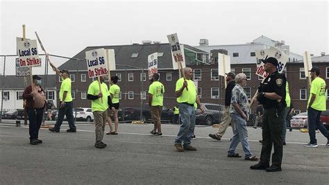 Bath Iron Works hiring temporary workers amid strike; mediation next week