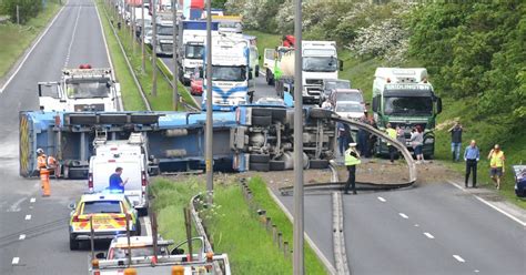 Images Show A Lorry Crash Damage As Recovery Work Begins Hull Live