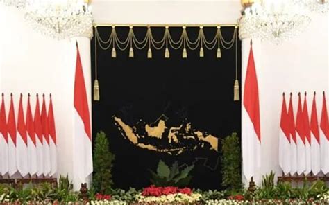 Bendera Merah Putih Berkibar Di Darat Laut Dan Udara Pada Momen Hut Ri