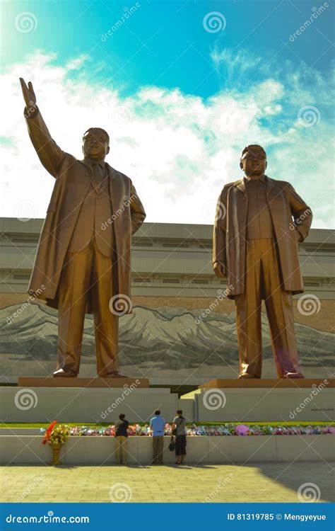 Bronze Statue of Kim Il Sung and Kim Jong Il in Mansudae, Pyongyang ...